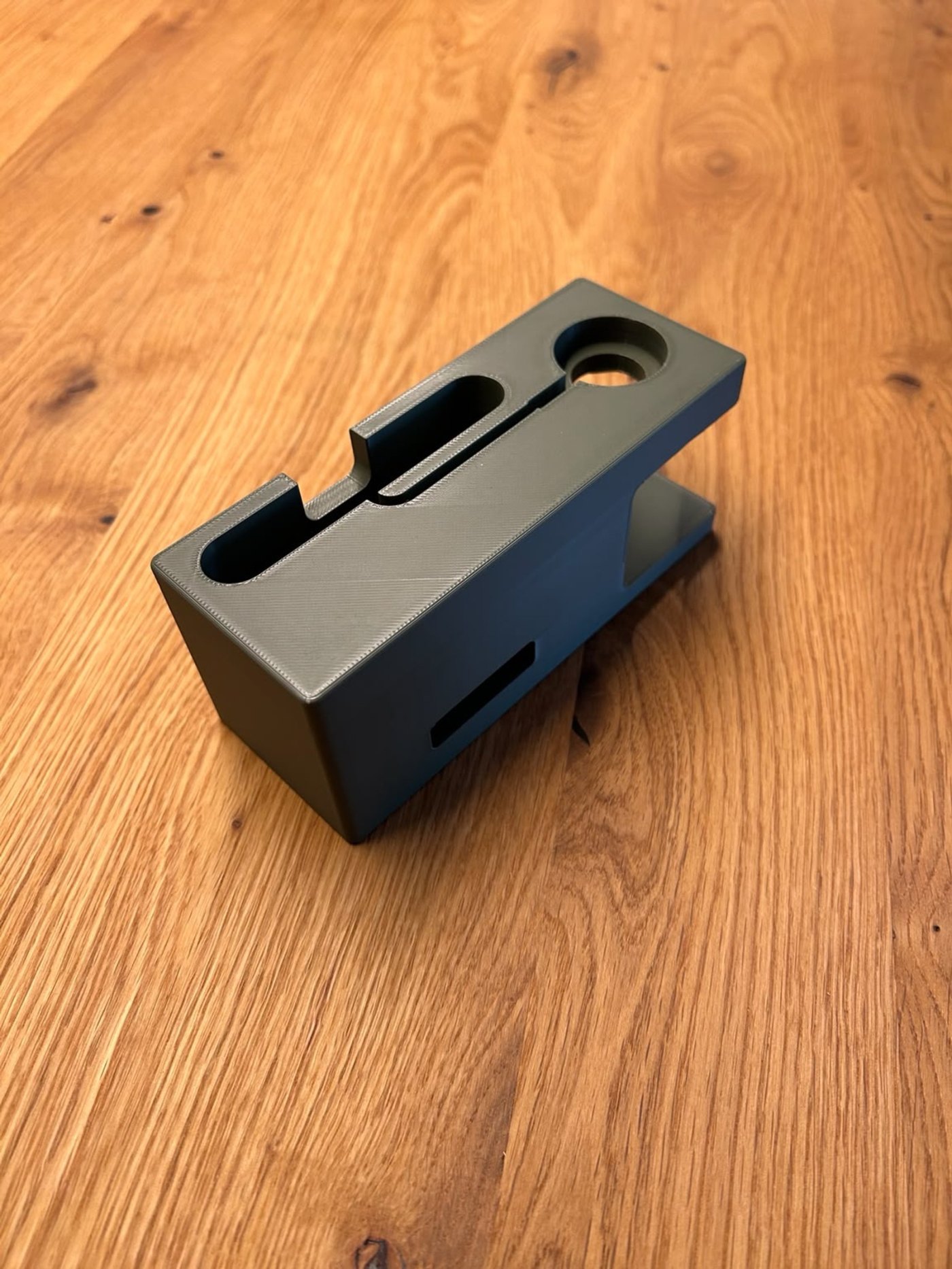 Telefon ve Apple Watch Standı - Minimalist Masaüstü Dock