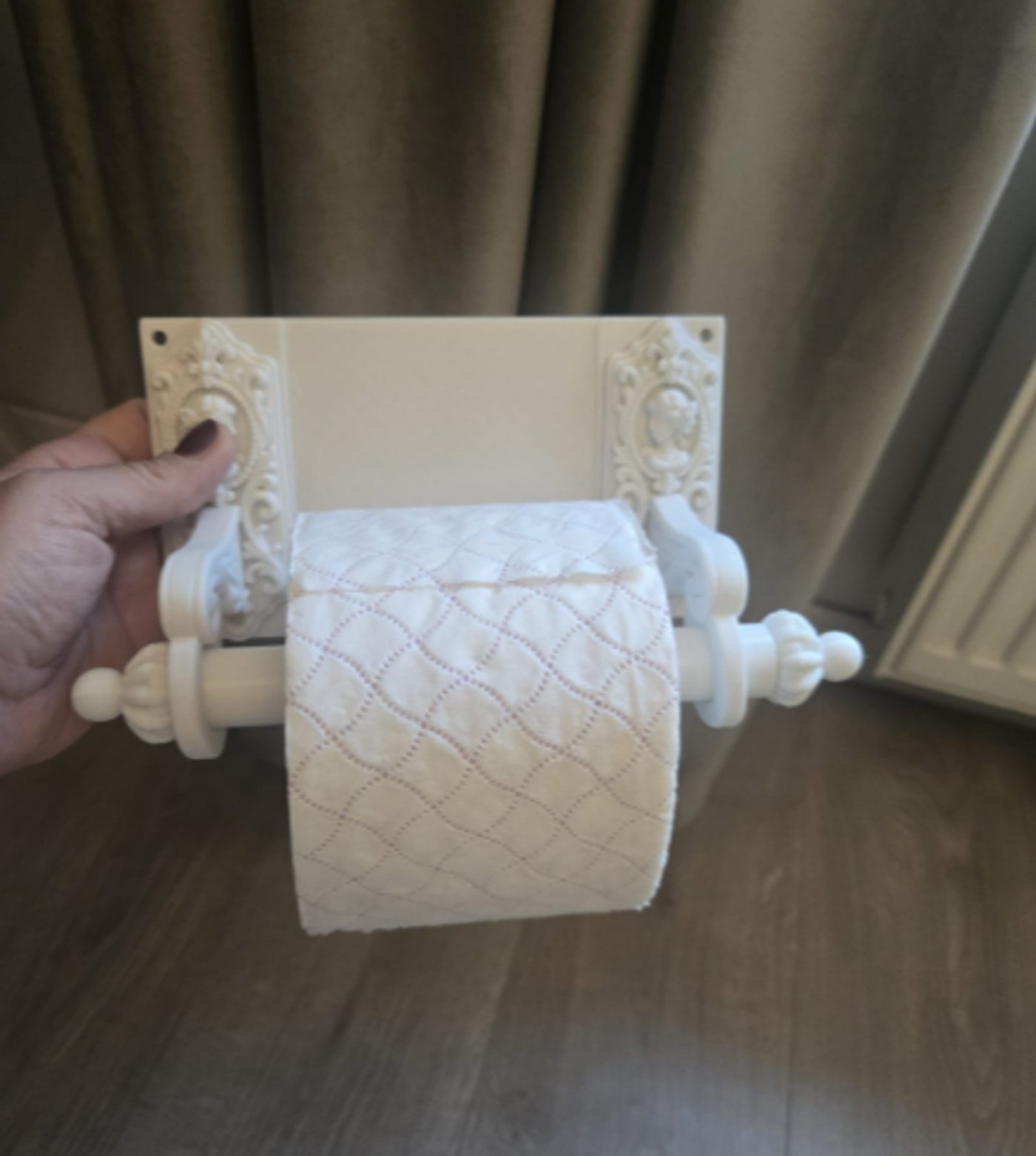 Viktoryen Duvar Tipi Tuvalet Kâğıdı Tutucu - 3D Baskı