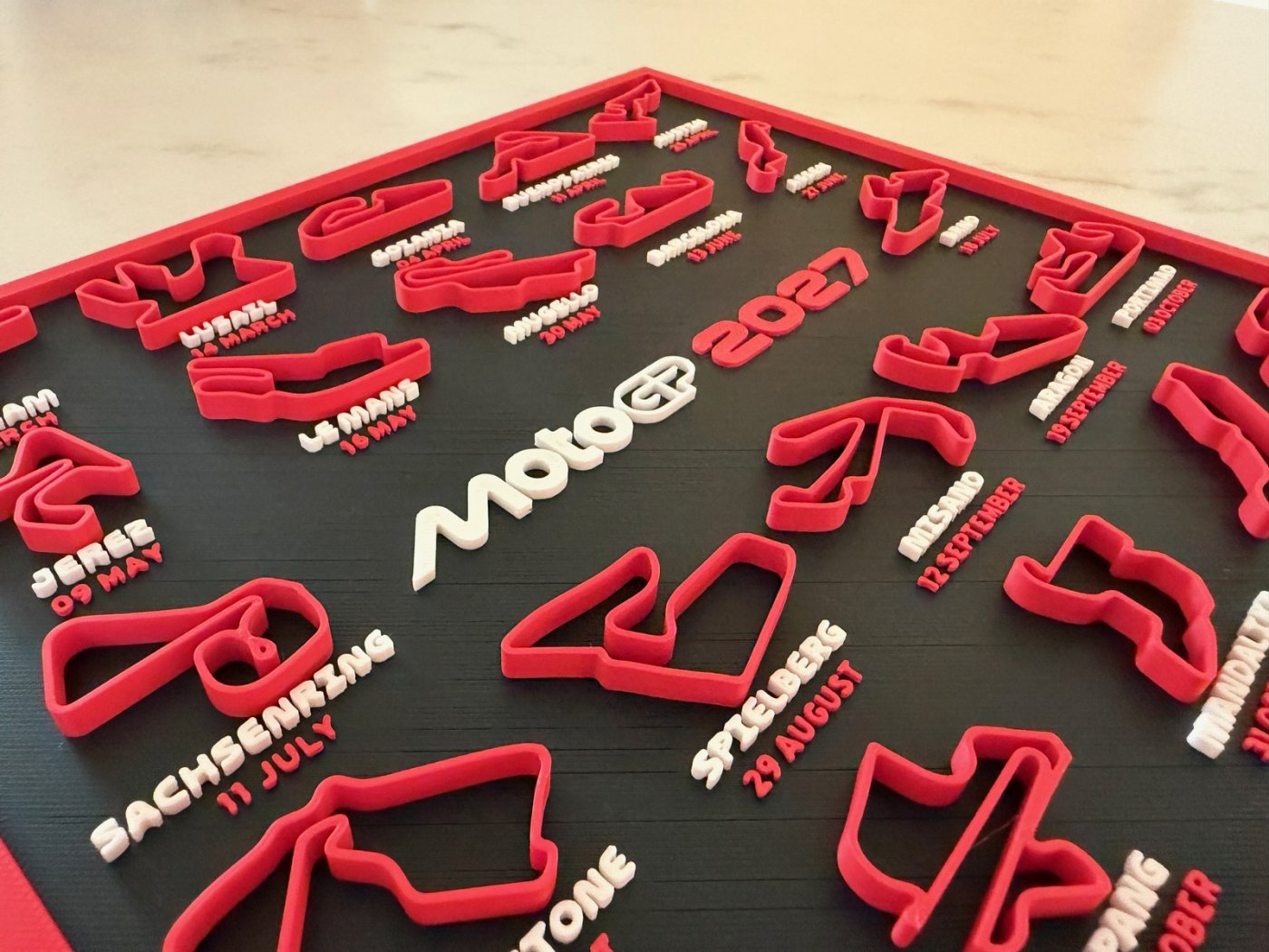 2027 MotoGP Yarış Takvimi Pist Panosu - 3D Baskı Dekoratif