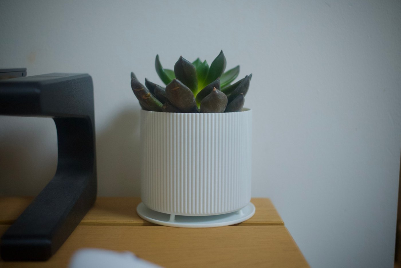 Oluklu Masa Üstü Saksı - Modern Minimal Tasarım